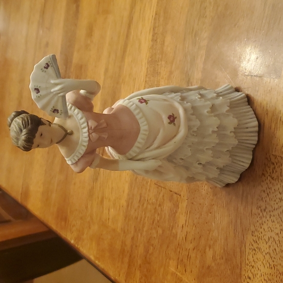 Vintage Victorian Lady Figurine Homco #1421 Porcelain Bisque - Picture 1 of 4